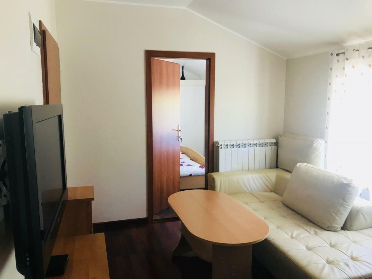 Apartments Vidovic Cezarji Luaran gambar