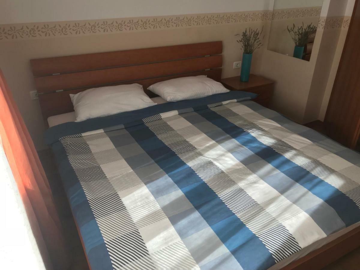 Apartments Vidovic Cezarji Luaran gambar